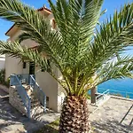 Seaside Maisonette In Kiveri, Near Nafplion. *