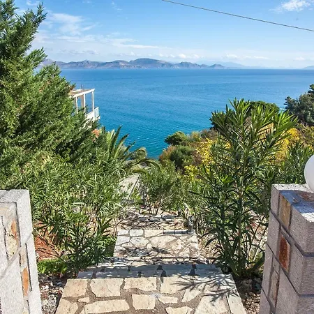 Seaside Maisonette In Kiveri, Near Nafplion. 別荘 Kivérion