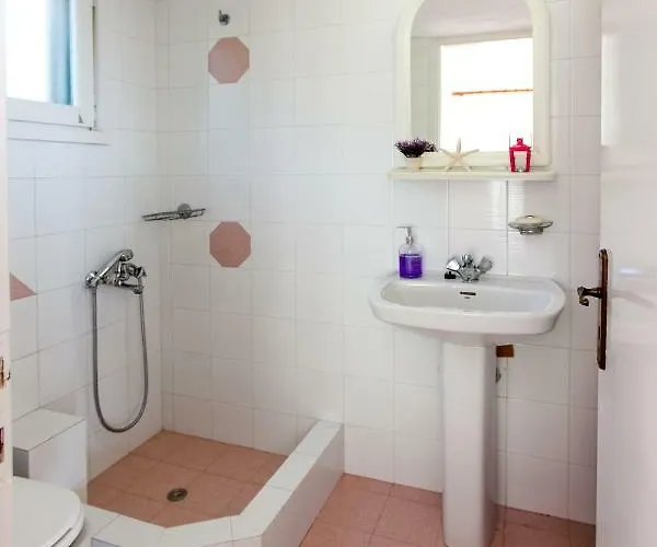 Seaside Maisonette In Kiveri, Near Nafplion. Dom wakacyjny *